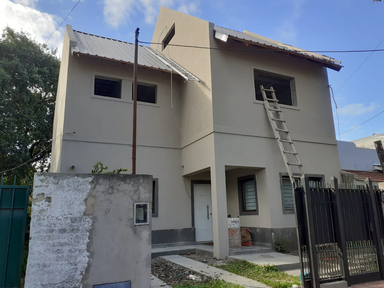 Vivienda moderna en construcción